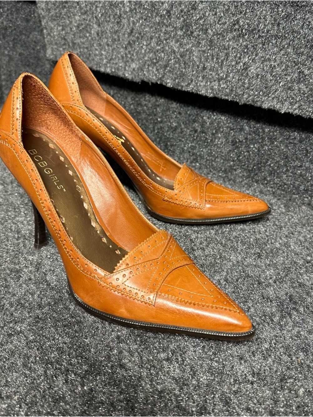 Pointed Toe Brown Leather Pumps Western Brogue Detailing Americana Old Money